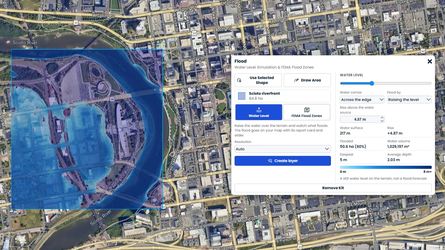 The Flood kit showing the Scioto River in downtown Columbus, Ohio, raised almost 5 metres over the riverfront, shaded from light to dark blue by depth, beside the kit panel with its water level slider and the flooded area, volume and depth